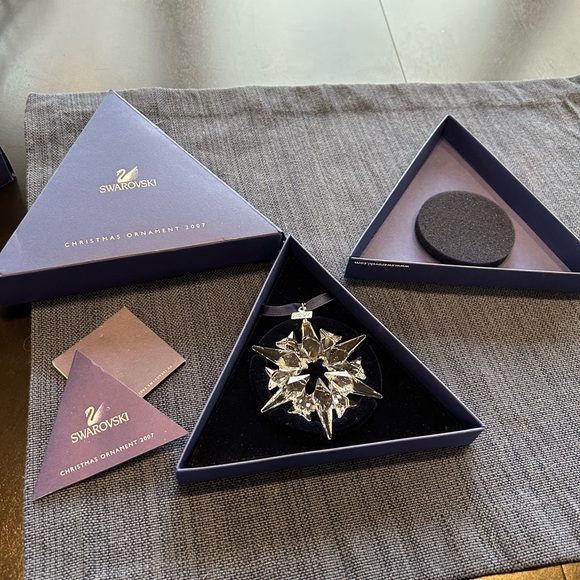 Swarovski Snowflake Ornament 2007 - Picture 6 of 8
